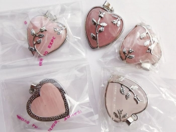 Rose quartz heart pendant 35x32mm AAA
